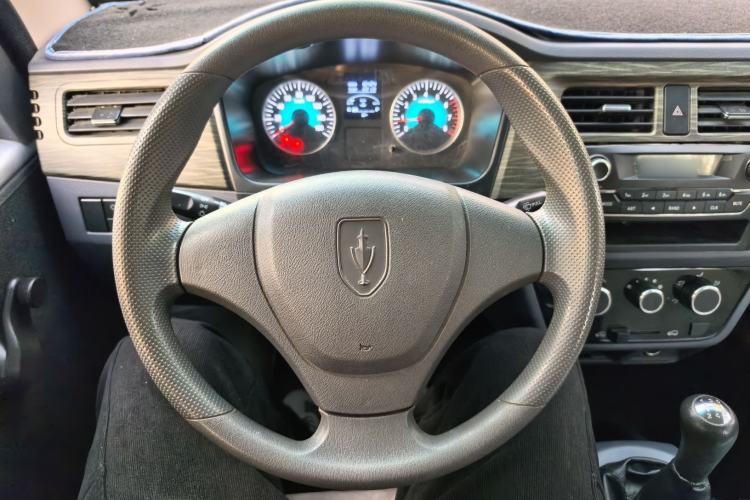 Used Jinbei Hiace X30 2023 1.5L Super-Comfortable Passenger Van 5/6/7-Seater Non-Air-Conditioned Version Model SWC15M