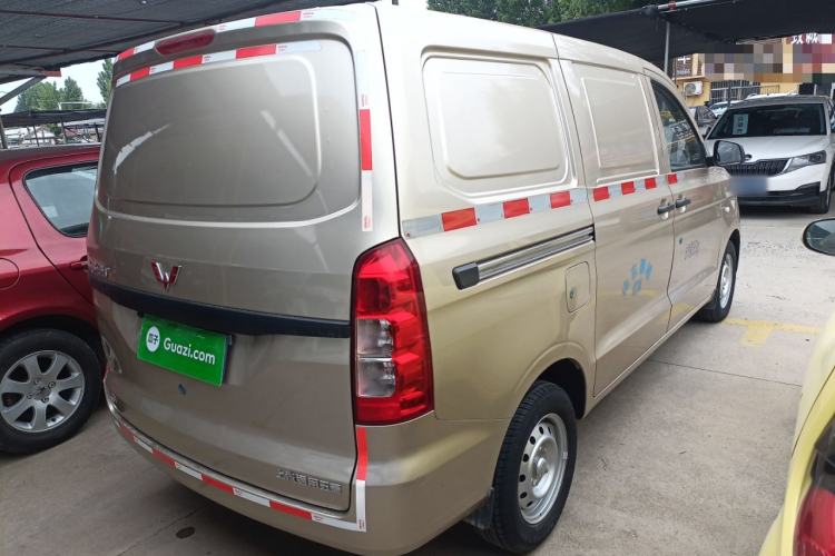Used Wuling Hongguang V 2022 1.5L Jingqu Edition Enclosed-Window Vehicle with Hydraulic Power Steering LAR