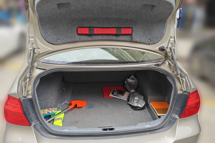 Used BMW 3 Series 2011 318i Leading Model Trunk