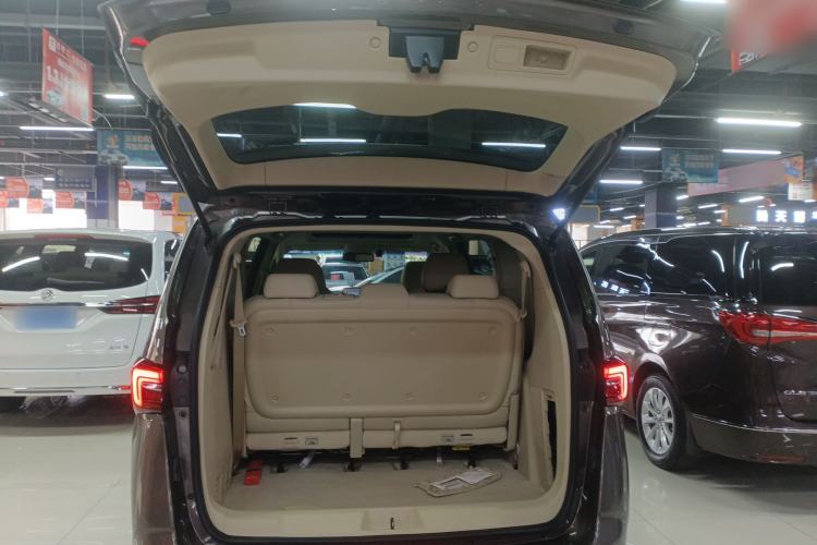 Used Buick GL8 2023 Facelifted Land Cruiser Executive Luxury Version
