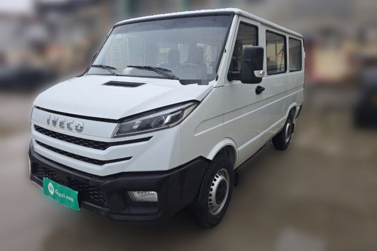 Used Iveco Daily 2023 2.5T A35M1 Short Wheelbase Low-Roof Single-Tire Side-Sliding Door 5-9 Seats