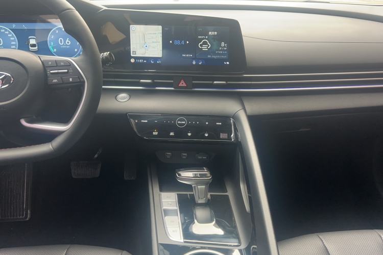 Used Hyundai Elantra 2022 1.5L CVT LUX Prestige Edition