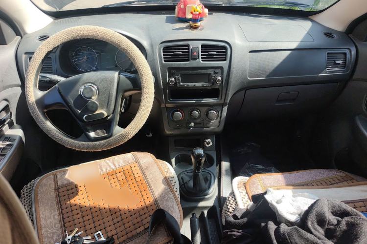 Used Dongfeng Fengon 330 2017 1.5L Manual Utility II DK15 Center Console