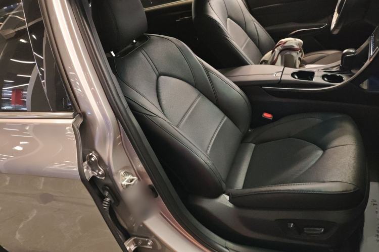 Used Toyota Avalon 2019 Dual-Engine 2.5L Luxury Edition China VI Standard