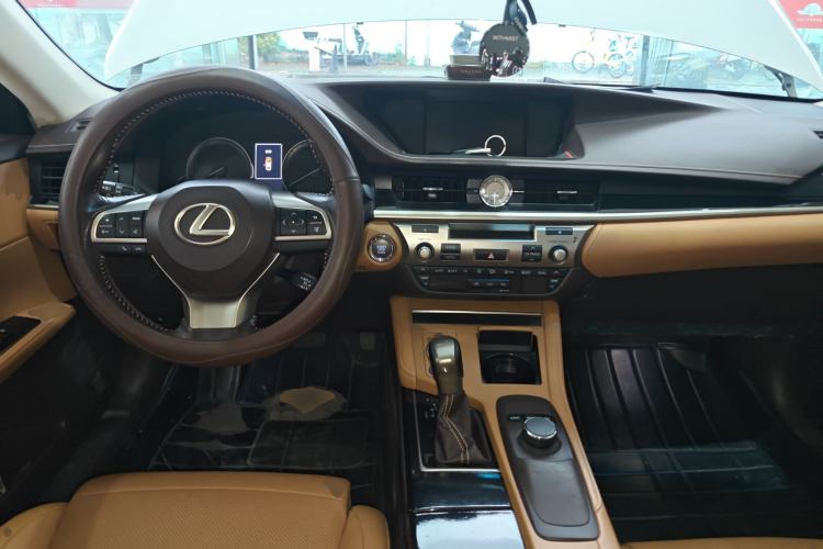 Used Lexus ES 2015 200 Elite Edition Center Console