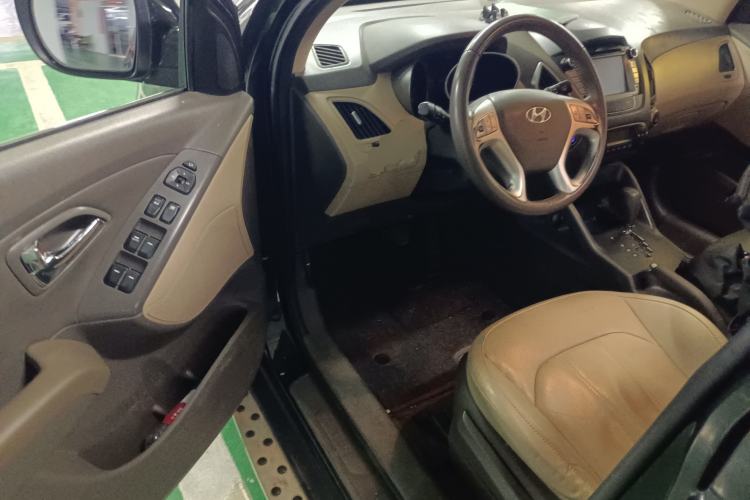 Used Hyundai ix35 2013 2.0L Automatic Two-Wheel Drive Smart GLS China IV Standard