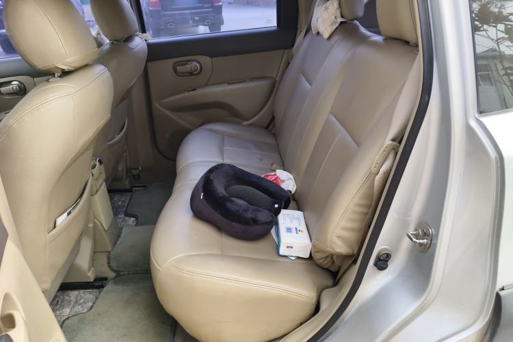 Used Nissan Livina 2010 Jingyue Edition 1.6L Manual All-Around Model Left Rear Seat