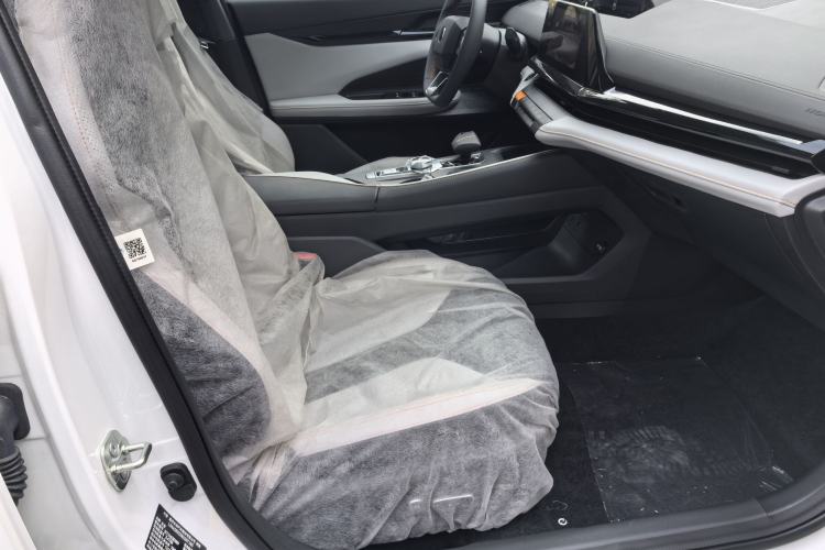 Used Changan UNI-V iDD 2024 Blue Whale Smart Electric iDD 136km ZhiKu Model
