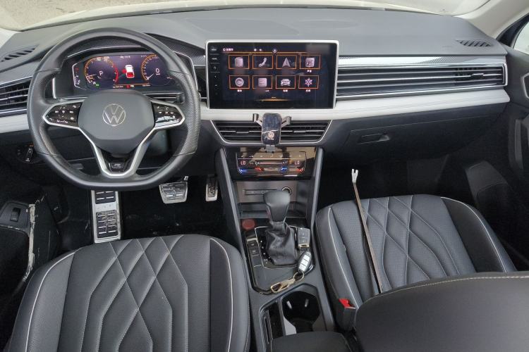 Used Volkswagen Tiguan L 2022 330TSI Automatic Two-Wheel Drive R-Line Enhanced Edition Center Console