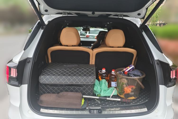 Used Lynk & Co 09 2021 2.0T Halo Six-Seater Trunk