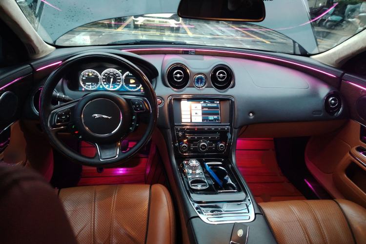 Used Jaguar XJ 2013 XJL 3.0 SC Flagship Business Edition Center Console