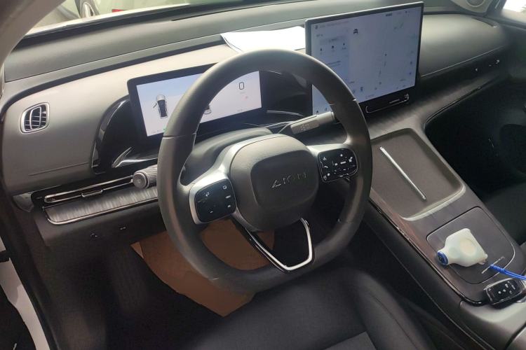 Used AION S MAX 2025 70 Star Edition 53.7 kWh Center Console