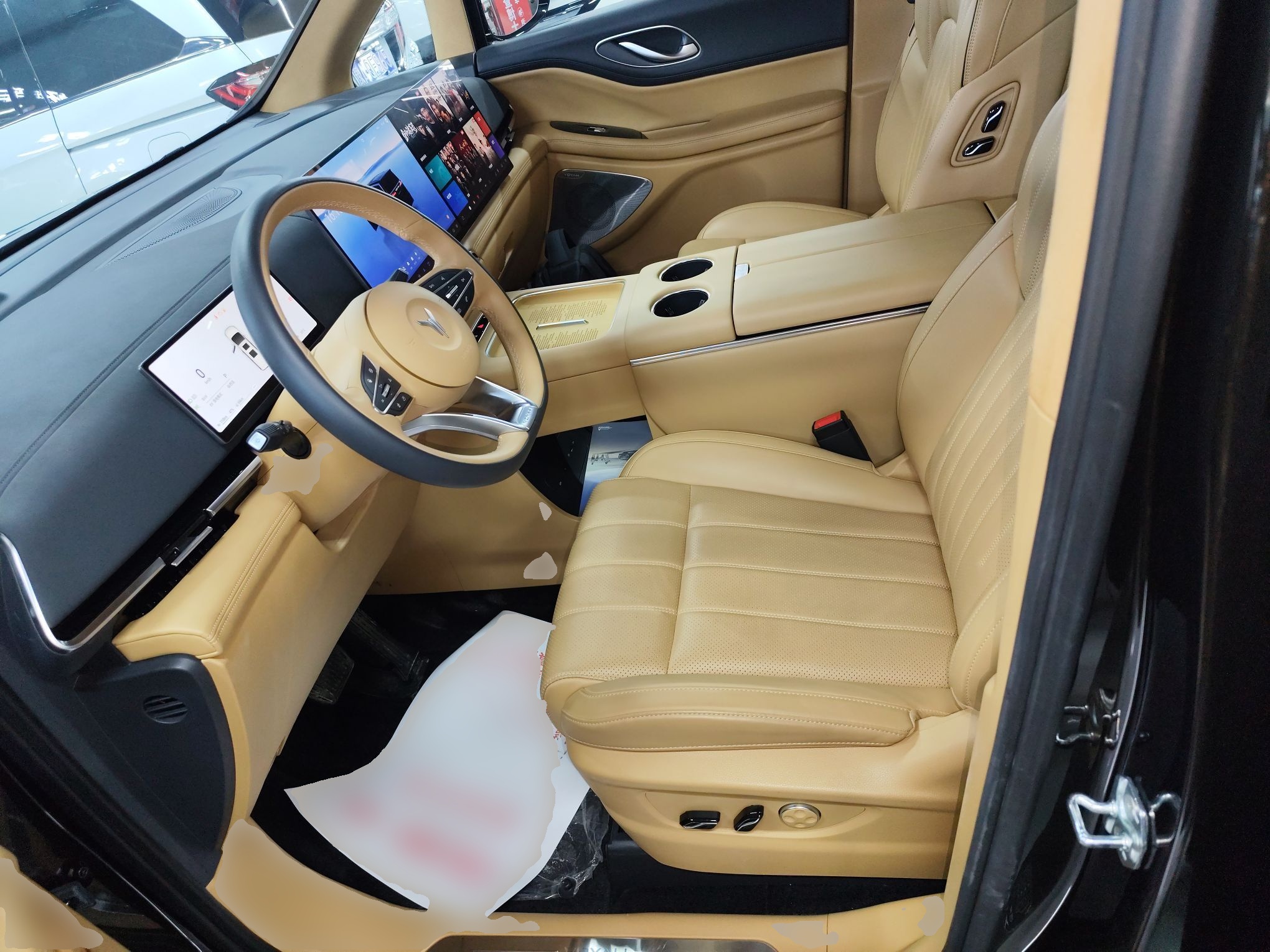 المقاعد الأمامية داخل السيارة