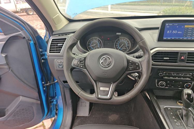 Used Dongfeng Fengon S560 2018 1.8L CVT Elite Model 7 Seats Steering Wheel