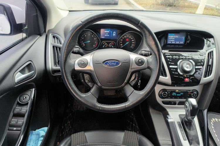 Used Ford Focus 2012 Hatchback 2.0L Automatic Luxury Sport Model Steering Wheel