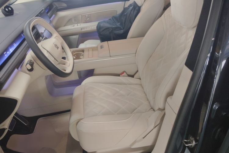 Used Nio ES8 2026 Model 6-seat Executive Signature Edition Left Front Seat