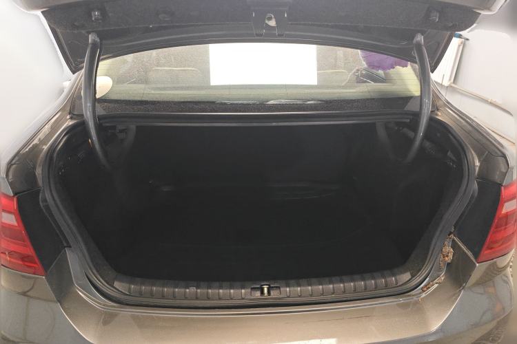 Used Volkswagen Bora 2014 1.6L Manual Fashion Edition Trunk