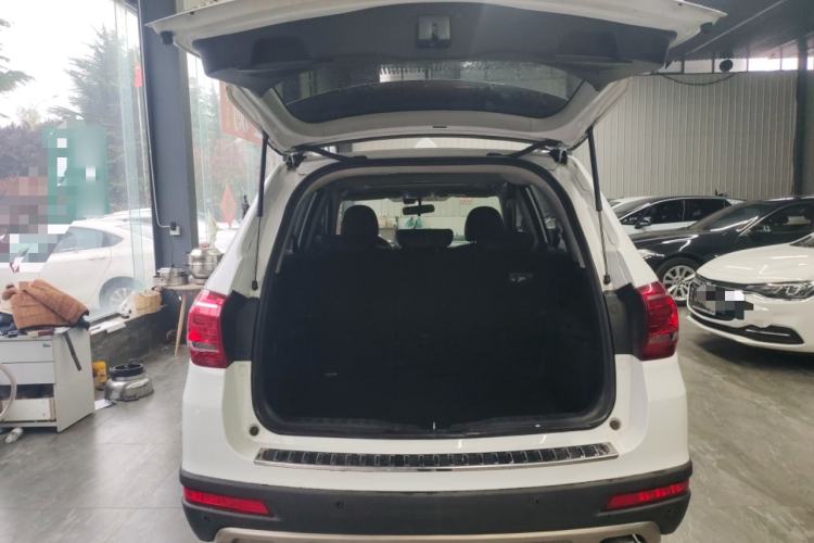 Used Haval H6 2015 Sport Edition 1.5T Automatic Two-Wheel Drive Luxury Model Trunk