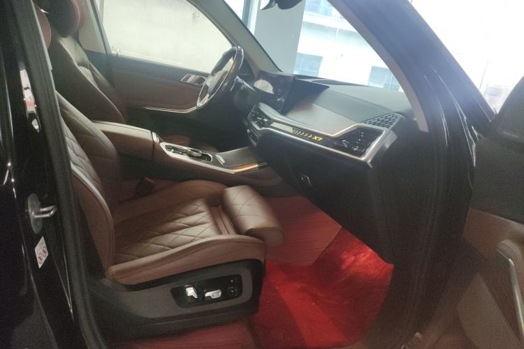 Used BMW X7 2023 xDrive40i Luxury Package with Leading Features