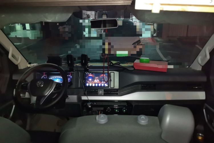 Used Dongfeng Yufeng 2023 V9+ 2.0T Manual Front-Wheel-Drive Multi-Function Mid-Roof Van with 7/8/9 Seats
