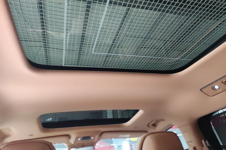 Used Denza D9 2025 DM-i Intelligent Drive 1020 Four-Wheel Drive Flagship Model
