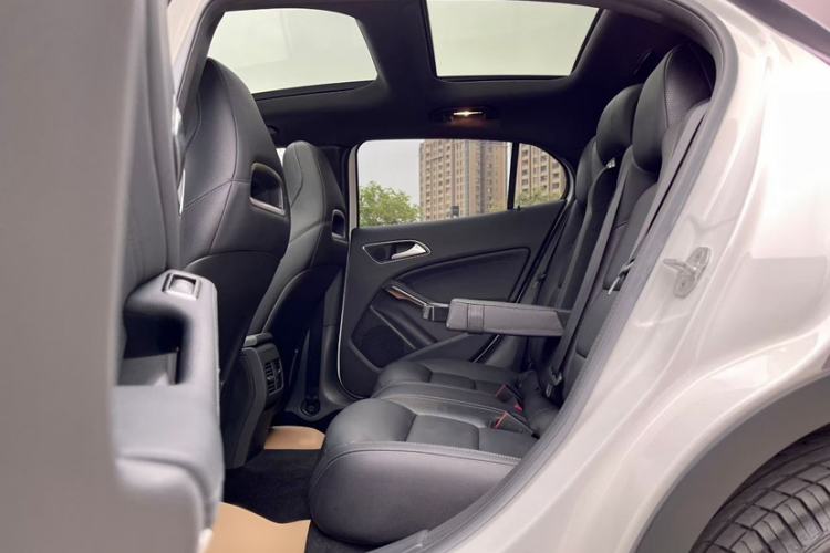 Used Mercedes-Benz GLA 2017 GLA 260 4MATIC Sport Edition Interior 5