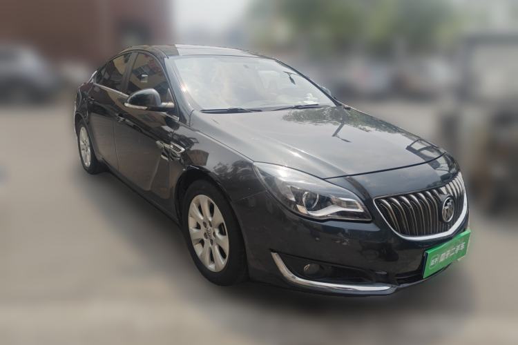 Used Buick Regal 2015 1.6T Leading Technology Model Front Right 45 Deg