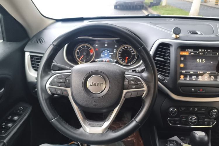 Used Jeep Cherokee 2016 2.4L Professional Smart Version Steering Wheel