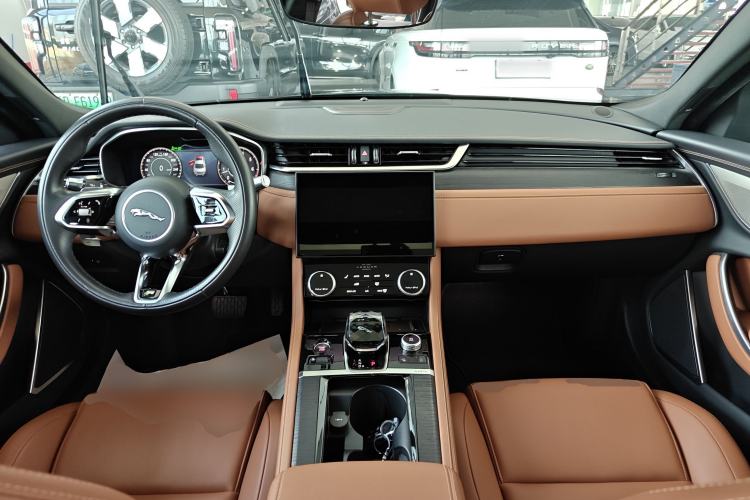 Used Jaguar XFL 2022 XFL 2.0T P250 Two-Wheel-Drive Elite Sport Edition Center Console