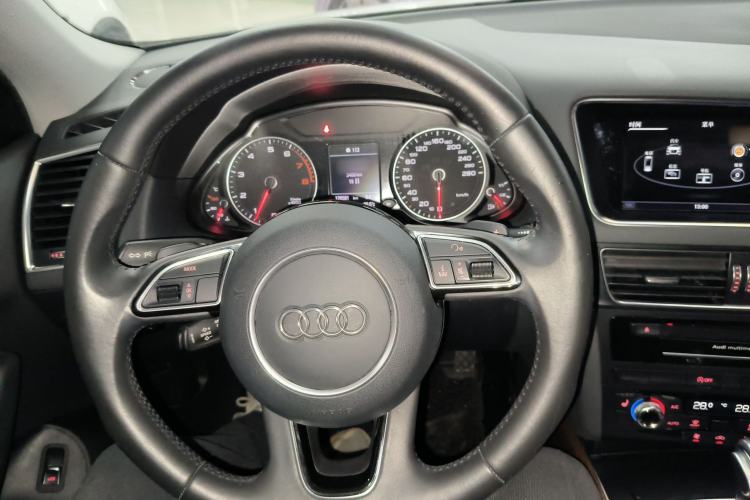 Used Audi Q5 2016 40 TFSI Comfort Model Steering Wheel