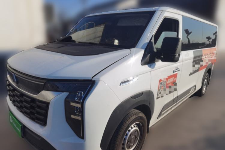 Used Sinotruk Pioneer V 2024 Multi-Function Edition 2.0T Manual Mid-Roof Low-Profile