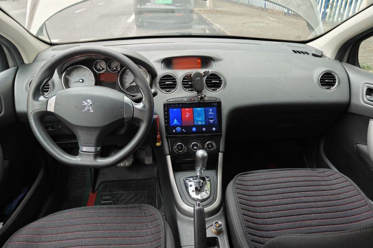 Used Peugeot 408 2013 2.0L Automatic Comfort Edition Center Console