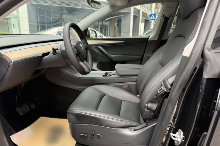 Used Tesla Model Y 2021 Long-Range All-Wheel-Drive Version