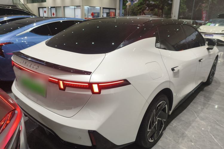 Used Lynk & Co 07 2024 EM-P 126 Long-Range Ultra Rear Right 45 Deg