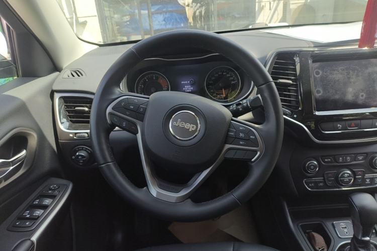 Used Jeep Cherokee 2019 2.0T Two-Wheel Drive Smart Enjoyment Version China VI