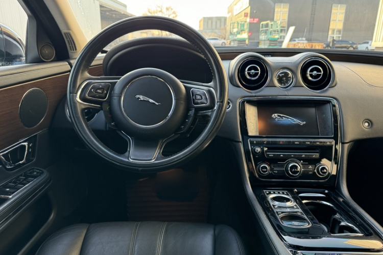 Used Jaguar XJ 2014 XJL 2.0T Two-Wheel-Drive Elegant Business Edition
