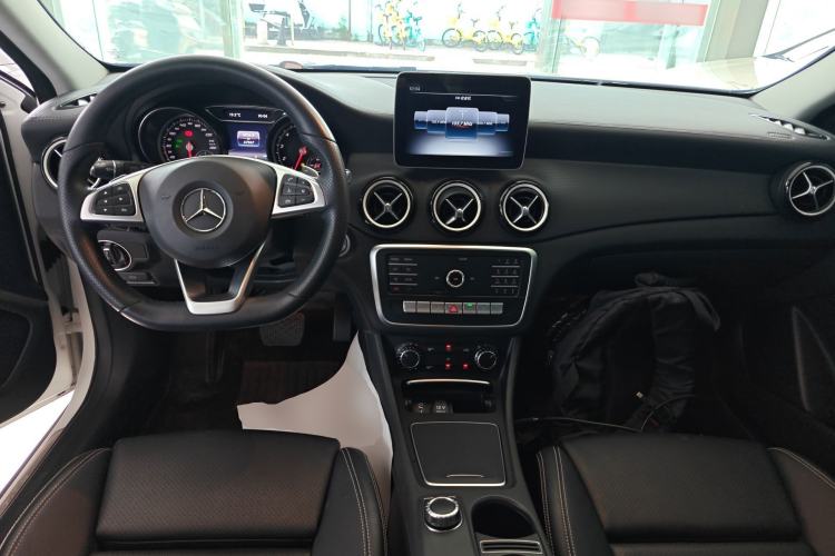 Used Mercedes-Benz GLA 2019 GLA 200 Fashion Model Center Console