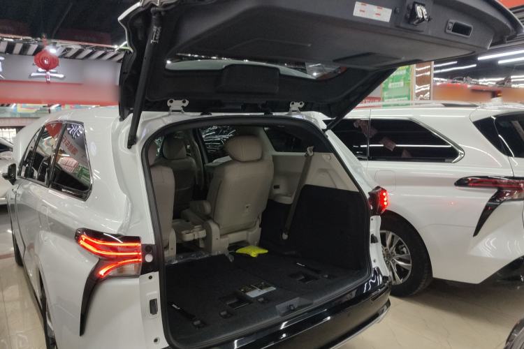 Used Toyota SIENNA 2024 2.5L Hybrid Four-Wheel Drive Prestige Edition Trunk