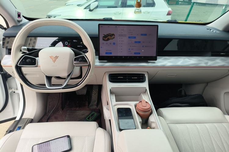 Used NETA L 2024 Extended-Range 310 Flash Charge PRO Edition Center Console