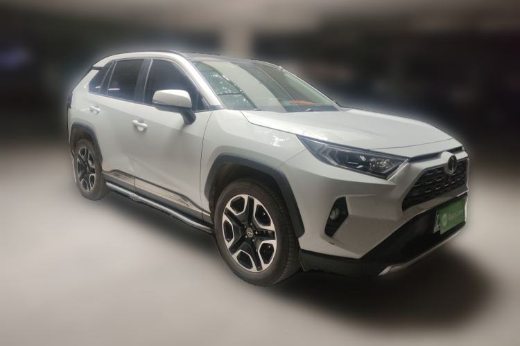 Used Toyota RAV4 2021 2.0L CVT Four-Wheel Drive Premium Edition
