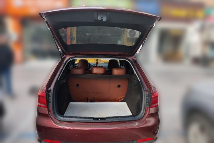 Used Volkswagen Gran Lavida 2013 1.6L Manual Fashion Model