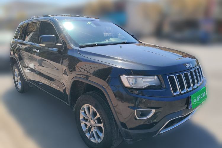 Used Jeep Grand Cherokee 2014 3.0TD Diesel Comfort Navigation Version Front Right 45 Deg