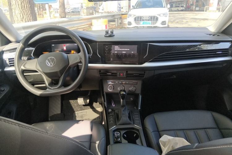 Used Volkswagen Passat 2022 280TSI Business Edition Center Console