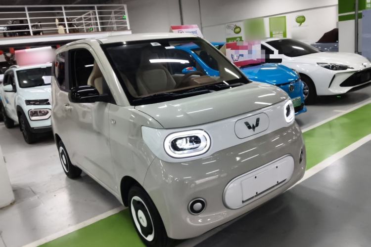 Used Wuling Hongguang MINIEV 2024 3rd Generation 215km Youth Edition Front Right 45 Deg