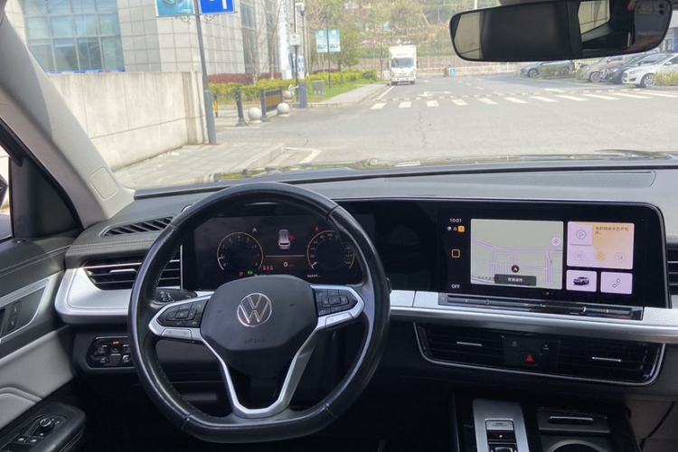 Used Volkswagen Tavendor 2023 330TSI Luxury Touring Edition Interior 1