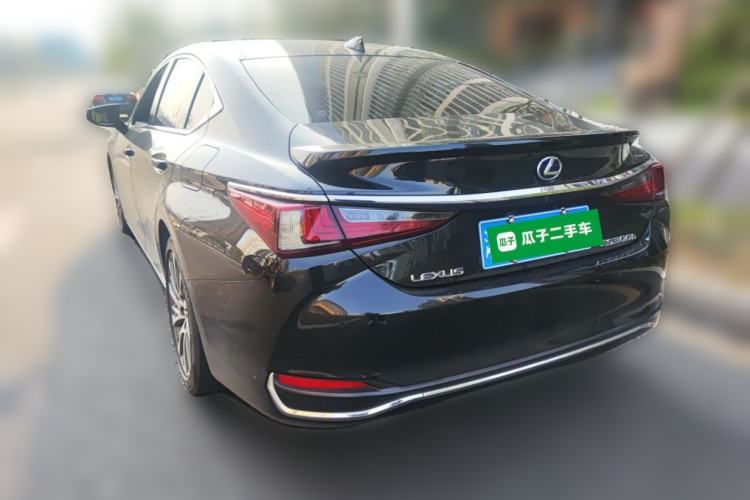 Used Lexus ES 2020 300h Deluxe Edition

