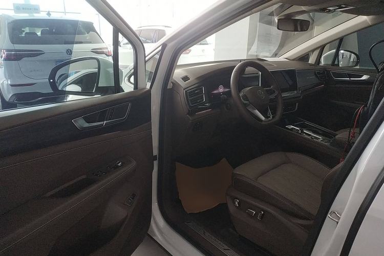 Used Volkswagen Viloran 2024 330TSI Luxury Edition
