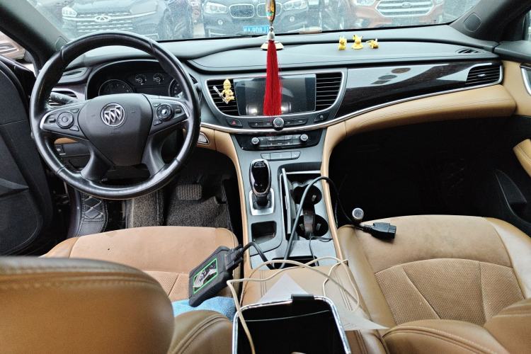 Used Buick LaCrosse 2018 28T Elite Edition Center Console