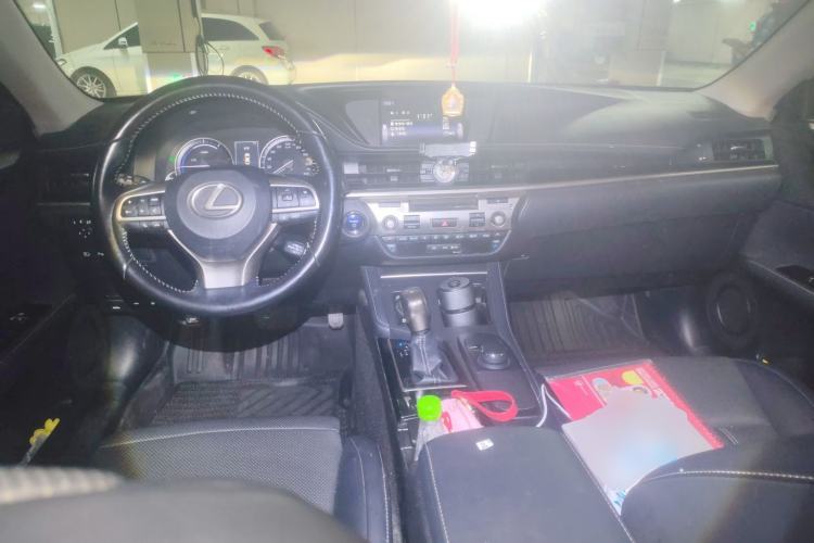 Used Lexus ES 2017 300h Mark Levinson Comfort Edition