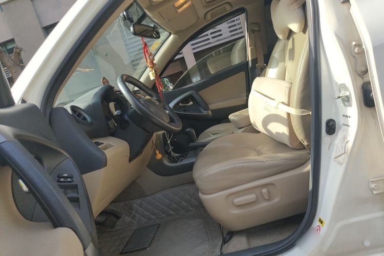 Used Toyota RAV4 2011 2.0L Automatic Luxury Edition
